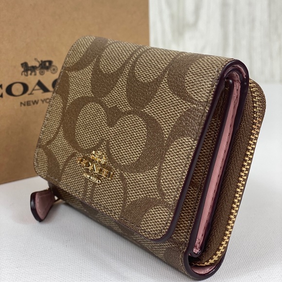 Coach Handbags - ❤️Coach SM Trifold Wallet Sig khaki Blossom
